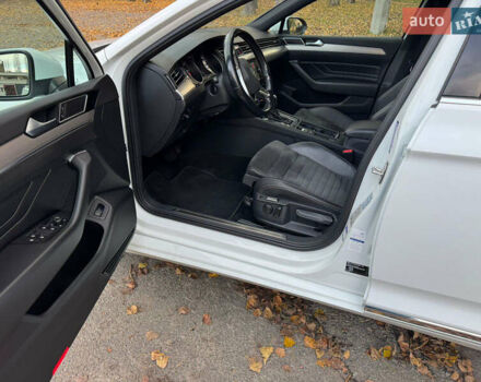 Фольксваген Пассат 2020 в Киеве на Automoto.ua Белый Фольксваген Пассат, объемом двигателя 1.97 л и пробегом 205 тыс. км за 18500 $, фото 9 на Automoto.ua