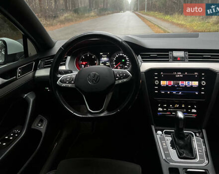 Белый Фольксваген Пассат, объемом двигателя 2 л и пробегом 205 тыс. км за 21955 $, фото 22 на Automoto.ua