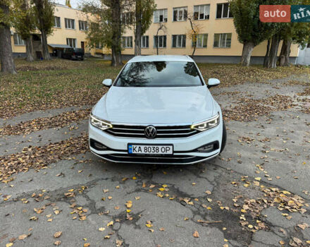 Фольксваген Пассат 2020 в Киеве на Automoto.ua Белый Фольксваген Пассат, объемом двигателя 1.97 л и пробегом 205 тыс. км за 18500 $, фото 2 на Automoto.ua