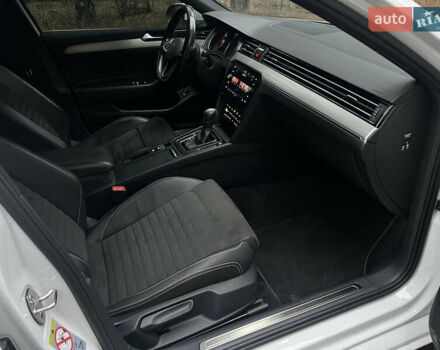 Белый Фольксваген Пассат, объемом двигателя 2 л и пробегом 205 тыс. км за 21955 $, фото 25 на Automoto.ua