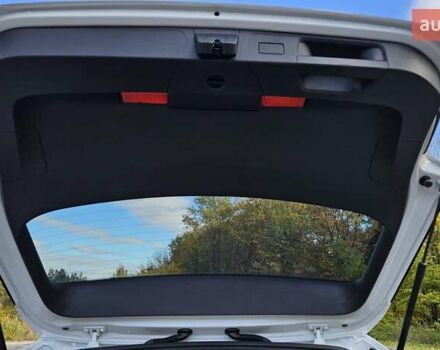 Білий Фольксваген Пассат, об'ємом двигуна 2 л та пробігом 214 тис. км за 18800 $, фото 25 на Automoto.ua