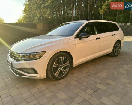 Белый Фольксваген Пассат, объемом двигателя 1.98 л и пробегом 240 тыс. км за 21000 $, фото 4 на Automoto.ua