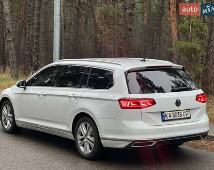 Белый Фольксваген Пассат, объемом двигателя 2 л и пробегом 205 тыс. км за 21955 $, фото 10 на Automoto.ua