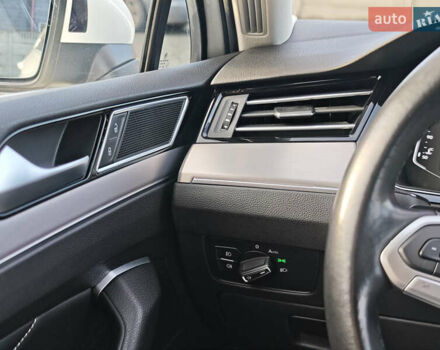 Белый Фольксваген Пассат, объемом двигателя 2 л и пробегом 202 тыс. км за 24999 $, фото 24 на Automoto.ua