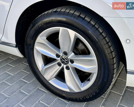 Фольксваген Пассат 2021 в Умани на Automoto.ua Белый Фольксваген Пассат, объемом двигателя 2 л и пробегом 155 тыс. км за 25000 $, фото 51 на Automoto.ua