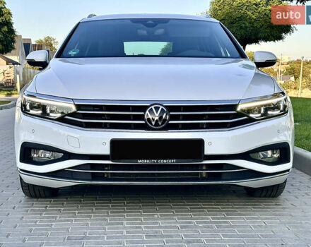 Фольксваген Пассат 2021 в Умани на Automoto.ua Белый Фольксваген Пассат, объемом двигателя 2 л и пробегом 155 тыс. км за 25000 $, фото 8 на Automoto.ua