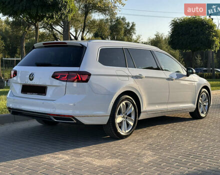 Фольксваген Пассат 2021 в Умани на Automoto.ua Белый Фольксваген Пассат, объемом двигателя 2 л и пробегом 155 тыс. км за 25000 $, фото 22 на Automoto.ua
