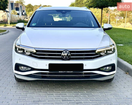 Фольксваген Пассат 2021 в Умани на Automoto.ua Белый Фольксваген Пассат, объемом двигателя 2 л и пробегом 155 тыс. км за 25000 $, фото 11 на Automoto.ua