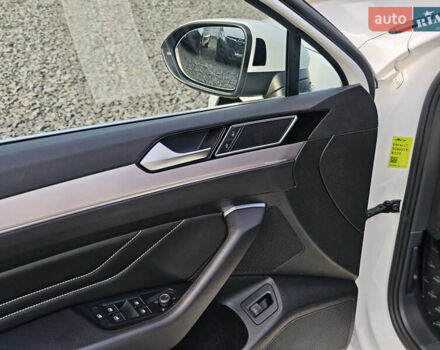 Белый Фольксваген Пассат, объемом двигателя 2 л и пробегом 202 тыс. км за 24999 $, фото 18 на Automoto.ua