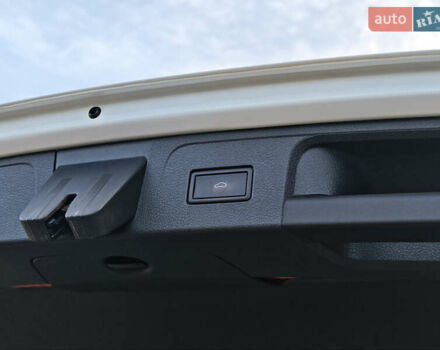 Белый Фольксваген Пассат, объемом двигателя 2 л и пробегом 202 тыс. км за 24999 $, фото 66 на Automoto.ua