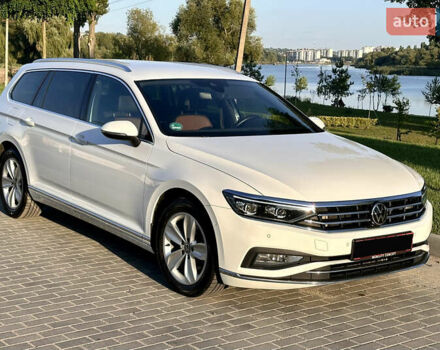 Фольксваген Пассат 2021 в Умани на Automoto.ua Белый Фольксваген Пассат, объемом двигателя 2 л и пробегом 155 тыс. км за 25000 $, фото 20 на Automoto.ua