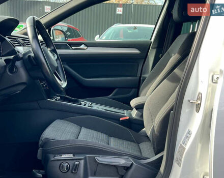 Фольксваген Пассат 2021 в Луцке на Automoto.ua Белый Фольксваген Пассат, объемом двигателя 1.97 л и пробегом 225 тыс. км за 25122 $, фото 13 на Automoto.ua