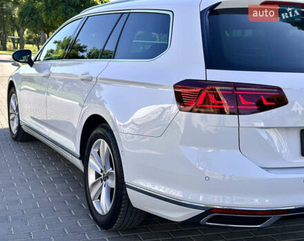 Фольксваген Пассат 2021 в Умани на Automoto.ua Белый Фольксваген Пассат, объемом двигателя 2 л и пробегом 155 тыс. км за 25000 $, фото 26 на Automoto.ua