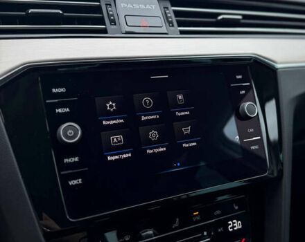 Фольксваген Пассат 2021 у Києві на Automoto.ua Білий Фольксваген Пассат, об'ємом двигуна 2 л та пробігом 107 тис. км за 32450 $, фото 30 на Automoto.ua