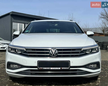 Фольксваген Пассат 2021 в Луцке на Automoto.ua Белый Фольксваген Пассат, объемом двигателя 1.97 л и пробегом 225 тыс. км за 25122 $, фото 1 на Automoto.ua