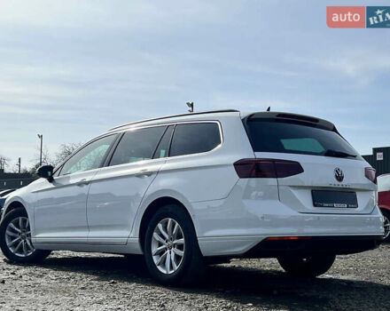Фольксваген Пассат 2021 в Луцке на Automoto.ua Белый Фольксваген Пассат, объемом двигателя 1.97 л и пробегом 225 тыс. км за 25122 $, фото 4 на Automoto.ua