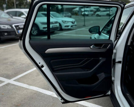 Фольксваген Пассат 2021 у Києві на Automoto.ua Білий Фольксваген Пассат, об'ємом двигуна 2 л та пробігом 107 тис. км за 32450 $, фото 43 на Automoto.ua