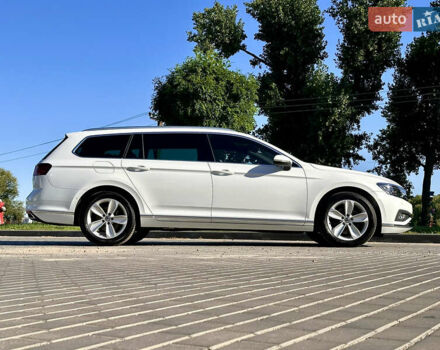 Фольксваген Пассат 2021 в Умани на Automoto.ua Белый Фольксваген Пассат, объемом двигателя 2 л и пробегом 155 тыс. км за 25000 $, фото 24 на Automoto.ua
