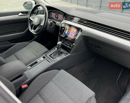 Білий Фольксваген Пассат, об'ємом двигуна 2 л та пробігом 186 тис. км за 21500 $, фото 32 на Automoto.ua