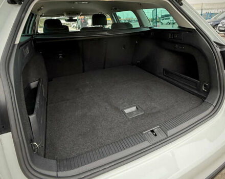 Фольксваген Пассат 2021 у Києві на Automoto.ua Білий Фольксваген Пассат, об'ємом двигуна 2 л та пробігом 107 тис. км за 32450 $, фото 52 на Automoto.ua