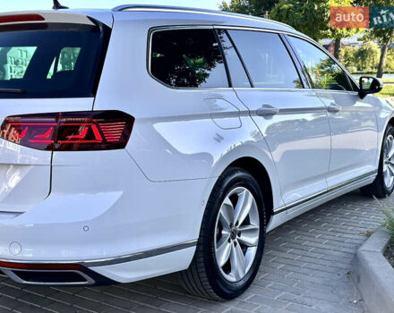 Фольксваген Пассат 2021 в Умани на Automoto.ua Белый Фольксваген Пассат, объемом двигателя 2 л и пробегом 155 тыс. км за 25000 $, фото 25 на Automoto.ua