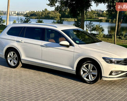 Фольксваген Пассат 2021 в Умани на Automoto.ua Белый Фольксваген Пассат, объемом двигателя 2 л и пробегом 155 тыс. км за 25000 $, фото 23 на Automoto.ua
