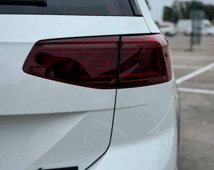 Фольксваген Пассат 2021 у Києві на Automoto.ua Білий Фольксваген Пассат, об'ємом двигуна 2 л та пробігом 107 тис. км за 32450 $, фото 12 на Automoto.ua