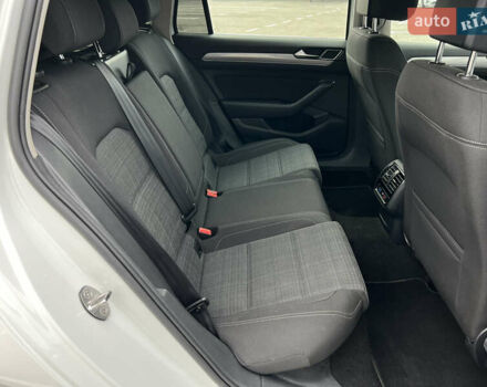 Білий Фольксваген Пассат, об'ємом двигуна 2 л та пробігом 186 тис. км за 21500 $, фото 34 на Automoto.ua