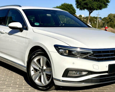 Фольксваген Пассат 2021 в Умани на Automoto.ua Белый Фольксваген Пассат, объемом двигателя 2 л и пробегом 155 тыс. км за 25000 $, фото 4 на Automoto.ua