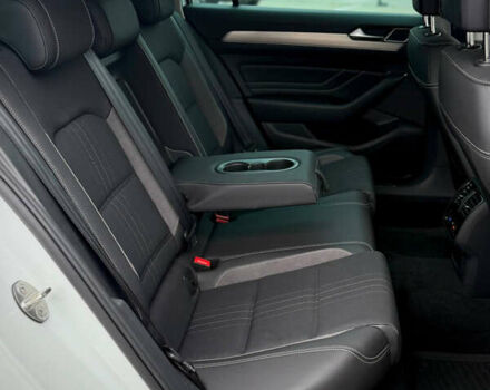 Фольксваген Пассат 2021 у Києві на Automoto.ua Білий Фольксваген Пассат, об'ємом двигуна 2 л та пробігом 107 тис. км за 32450 $, фото 48 на Automoto.ua