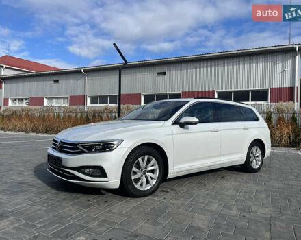 Белый Фольксваген Пассат, объемом двигателя 1.97 л и пробегом 168 тыс. км за 27349 $, фото 1 на Automoto.ua