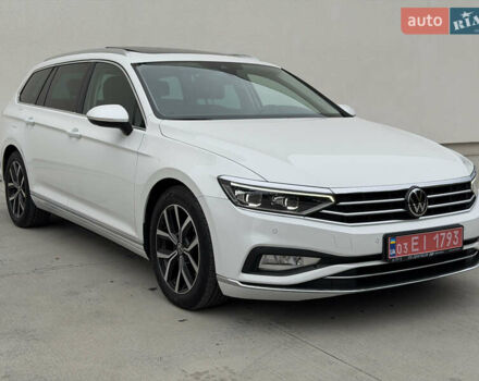 Белый Фольксваген Пассат, объемом двигателя 2 л и пробегом 196 тыс. км за 24999 $, фото 1 на Automoto.ua