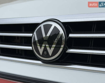 Белый Фольксваген Пассат, объемом двигателя 2 л и пробегом 196 тыс. км за 24999 $, фото 15 на Automoto.ua
