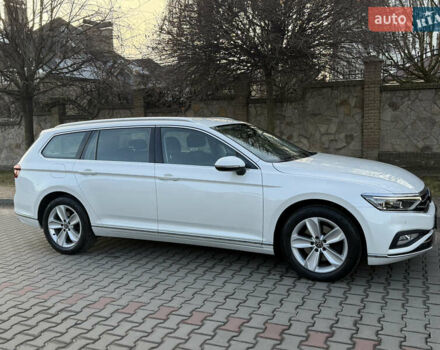 Белый Фольксваген Пассат, объемом двигателя 2 л и пробегом 197 тыс. км за 23700 $, фото 2 на Automoto.ua