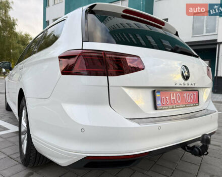 Белый Фольксваген Пассат, объемом двигателя 2 л и пробегом 205 тыс. км за 27500 $, фото 19 на Automoto.ua