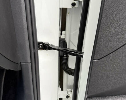 Белый Фольксваген Пассат, объемом двигателя 2 л и пробегом 205 тыс. км за 27500 $, фото 116 на Automoto.ua