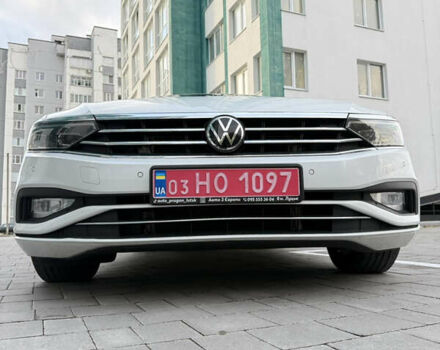 Белый Фольксваген Пассат, объемом двигателя 2 л и пробегом 205 тыс. км за 27500 $, фото 2 на Automoto.ua