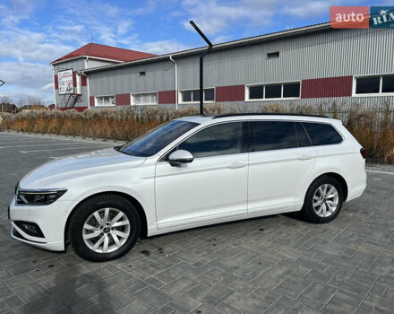Белый Фольксваген Пассат, объемом двигателя 1.97 л и пробегом 168 тыс. км за 27349 $, фото 2 на Automoto.ua