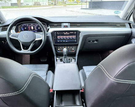 Белый Фольксваген Пассат, объемом двигателя 2 л и пробегом 205 тыс. км за 27500 $, фото 151 на Automoto.ua