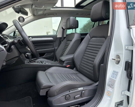 Білий Фольксваген Пассат, об'ємом двигуна 2 л та пробігом 156 тис. км за 26999 $, фото 15 на Automoto.ua