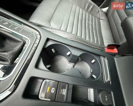 Белый Фольксваген Пассат, объемом двигателя 2 л и пробегом 205 тыс. км за 27500 $, фото 136 на Automoto.ua