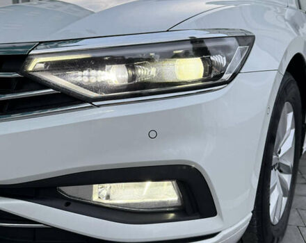 Белый Фольксваген Пассат, объемом двигателя 2 л и пробегом 205 тыс. км за 27500 $, фото 168 на Automoto.ua