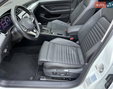 Білий Фольксваген Пассат, об'ємом двигуна 2 л та пробігом 156 тис. км за 26999 $, фото 14 на Automoto.ua