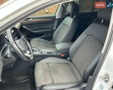 Белый Фольксваген Пассат, объемом двигателя 1.97 л и пробегом 215 тыс. км за 24500 $, фото 17 на Automoto.ua