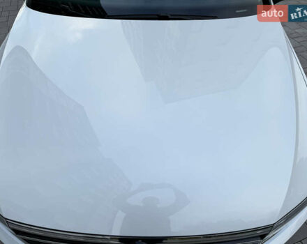 Белый Фольксваген Пассат, объемом двигателя 2 л и пробегом 205 тыс. км за 27500 $, фото 4 на Automoto.ua