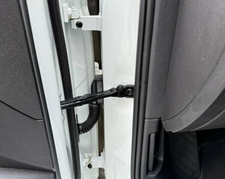 Белый Фольксваген Пассат, объемом двигателя 2 л и пробегом 205 тыс. км за 27500 $, фото 73 на Automoto.ua