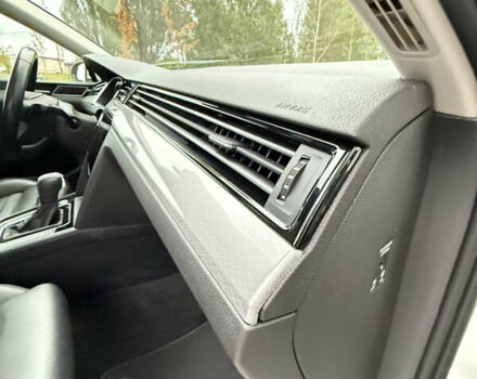 Белый Фольксваген Пассат, объемом двигателя 2 л и пробегом 205 тыс. км за 27500 $, фото 121 на Automoto.ua