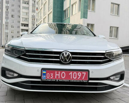 Белый Фольксваген Пассат, объемом двигателя 2 л и пробегом 205 тыс. км за 27500 $, фото 1 на Automoto.ua