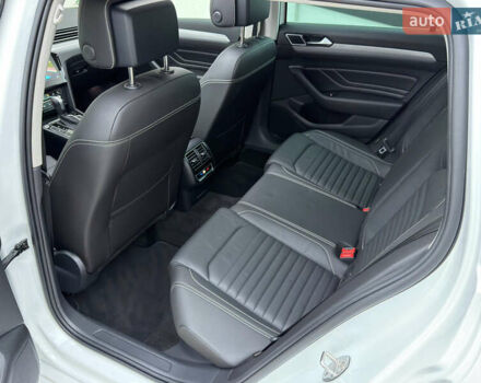 Білий Фольксваген Пассат, об'ємом двигуна 2 л та пробігом 156 тис. км за 26999 $, фото 32 на Automoto.ua