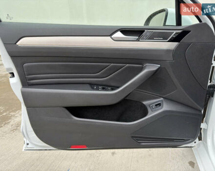 Белый Фольксваген Пассат, объемом двигателя 2 л и пробегом 196 тыс. км за 24999 $, фото 25 на Automoto.ua